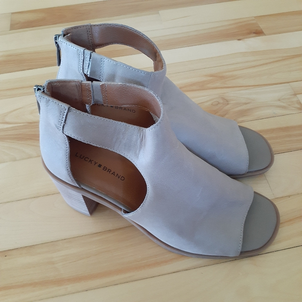 Lucky Brand Chunky Heel Sandal Suede Size 8